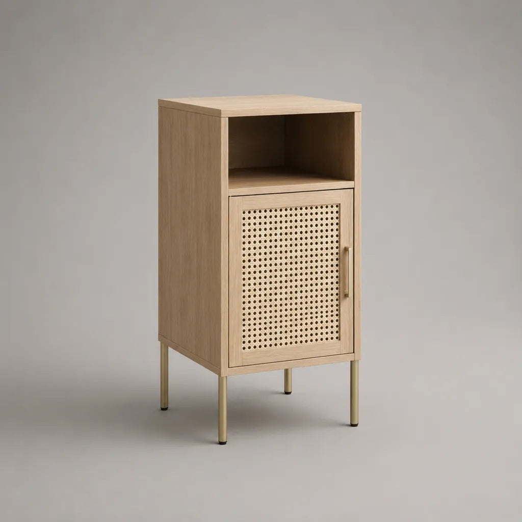 Table de chevet rectangulaire en bois avec niche, porte en rotin et pieds en acier, chêne clair et laiton, 40 × 35 × 70 cm